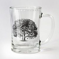 Ozols. Ar saknēm zemē, ar lapām debesīs. Alus kauss 650 ml