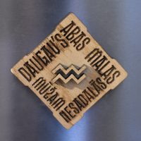 Daugav's abas malas mūžam nesadalās. Koka magnēts