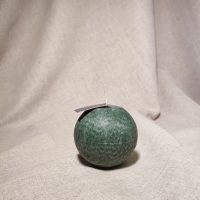 100% olīvu eļļas svece - zaļa bumba 8 cm diametrā.