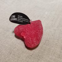 Sarkana peldošā svecīte cukursirsniņa