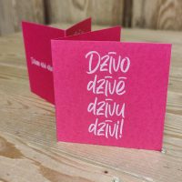 Dzīvo dzīvē! Atlokāma kartīte fuksija