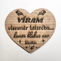 Vīram vienmēr taisnība. Koka magnēts