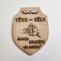 Tēvs un dēls. Koka magnēts