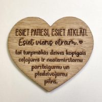 Esiet viens otram. Koka magnēts