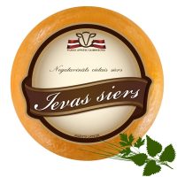 Ievas siers ar nātri
