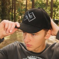 Zalktis. Cepure ar ieliektu nagu