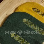 995448579 Adīta cepure ar atstarojošu rakstu joslu