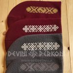 3082192859 Adīta cepure ar atstarojošu rakstu joslu