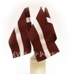 2736755346 Latvijas karodziņš ar koka kātu
