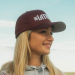 Flexfit cepure ar telpisku 3D izšuvumu LATVIJA. Gunchi dizains