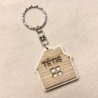 Tētis. Atslēgu piekariņš